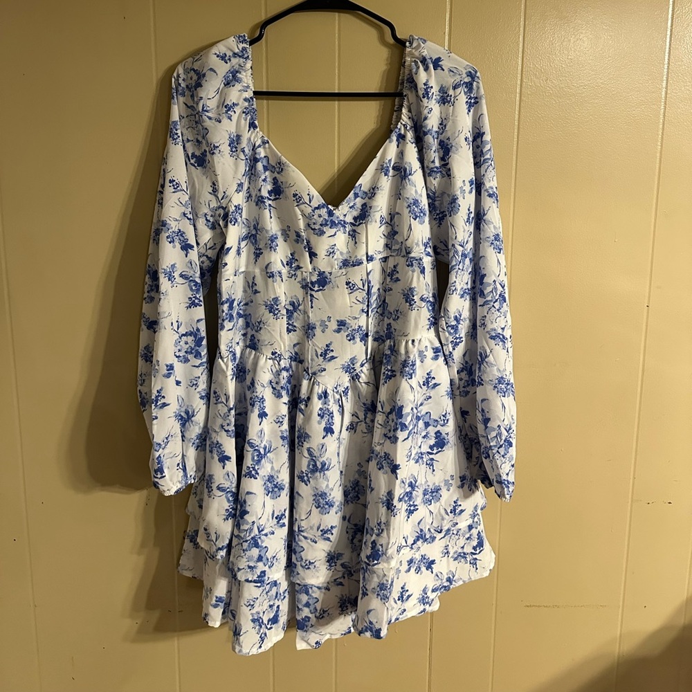 White Floral V-Neck Long Sleeve Mini Dress